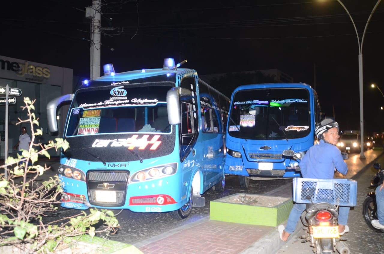 Dos buses también se chocaron en la noche del miércoles en la Avenida del Libertador.