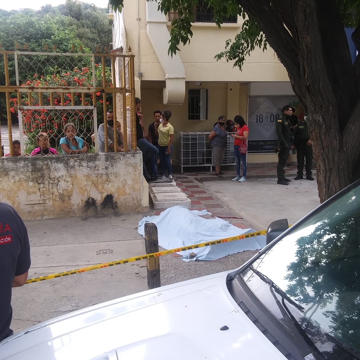 Lugar donde quedó tendido el cuerpo del hombre asesinado.