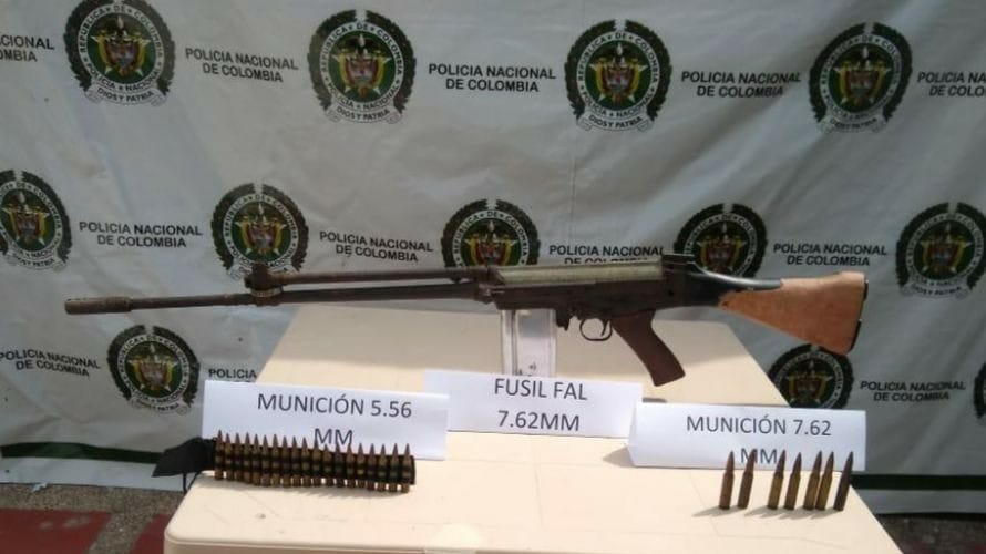 Hallaron un fusil .marca FAL calibre 7.62, un proveedor y siete cartuchos para el mismo