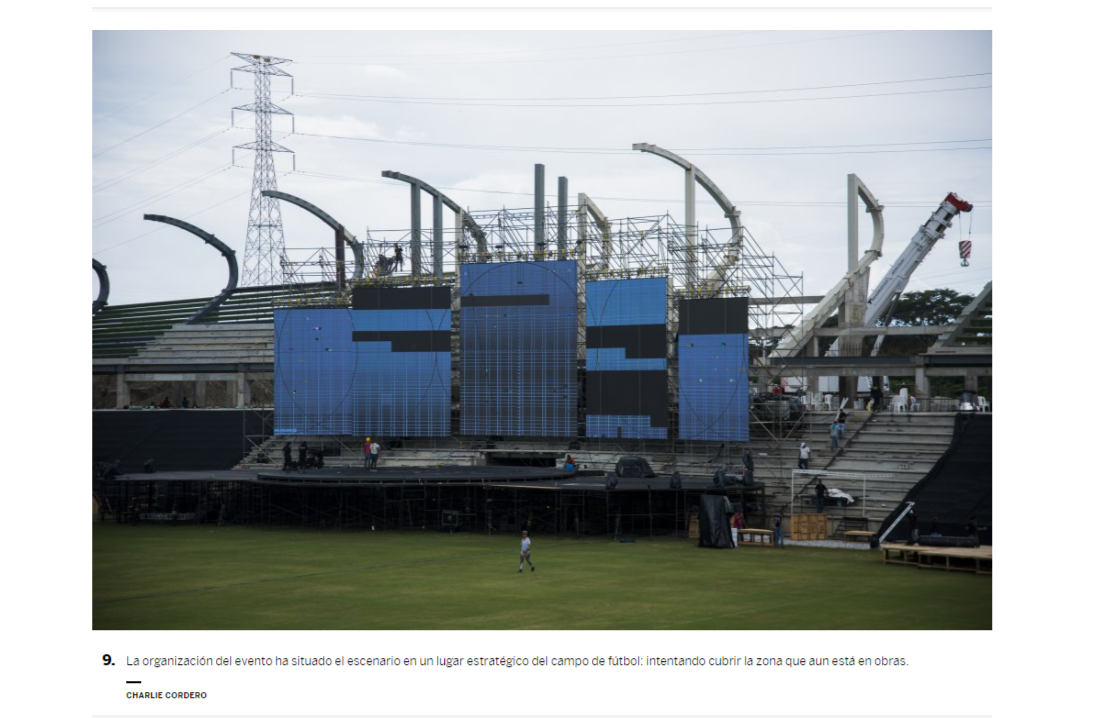 El escenario de la inauguración fue ubicado estratégicamente para ocultar la tribuna en construcción.