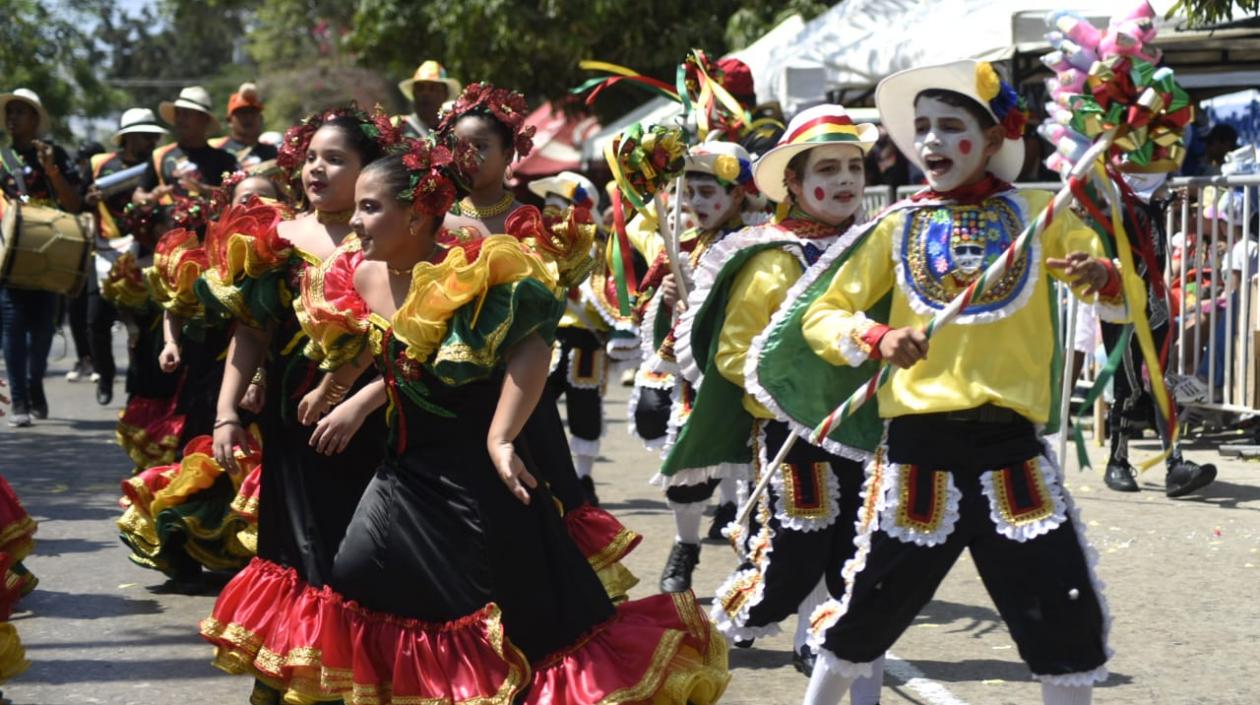 Desfile de niños en el carnaval de Barranquilla