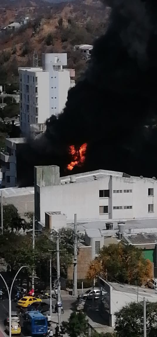 Imágenes del impresionante incendio en el barrio Jardín.