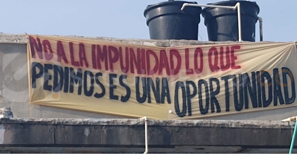 Cartel en la Cárcel Rodrigo de Bastidas