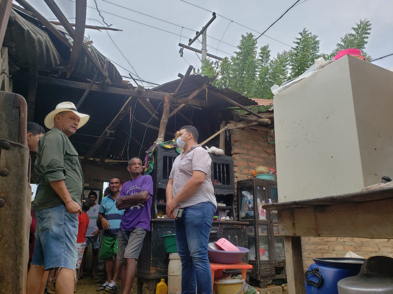 Las fuertes brisas se registraron cerca de las 4:00 de la tarde de este martes. 