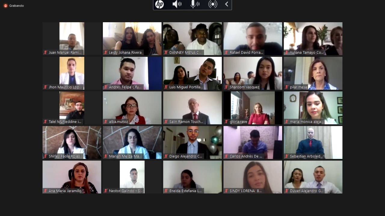 UCC A través de una plataforma de conferencias los médicos participaron en el grado virtual.