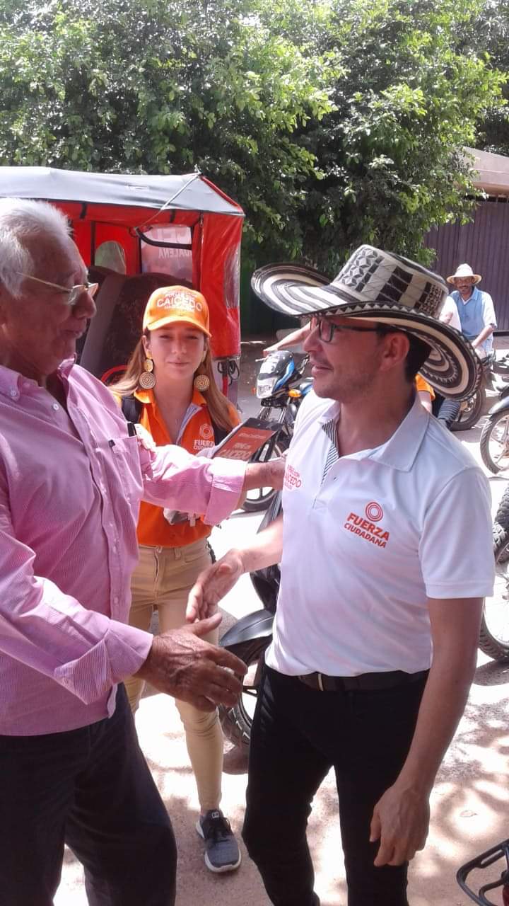 Roberto Campo Severini en campaña con Carlos Caicedo.