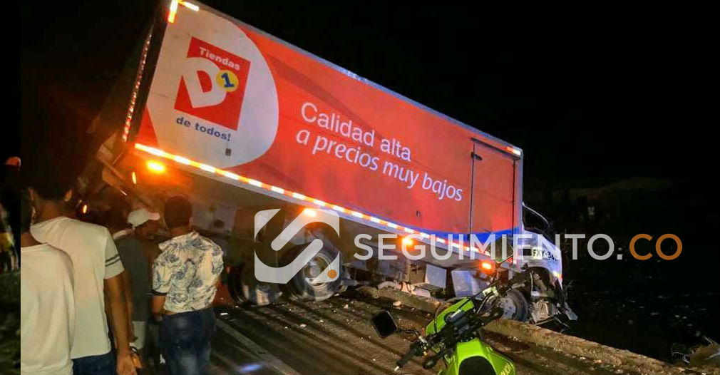 Camión accidentado en Tasajera.