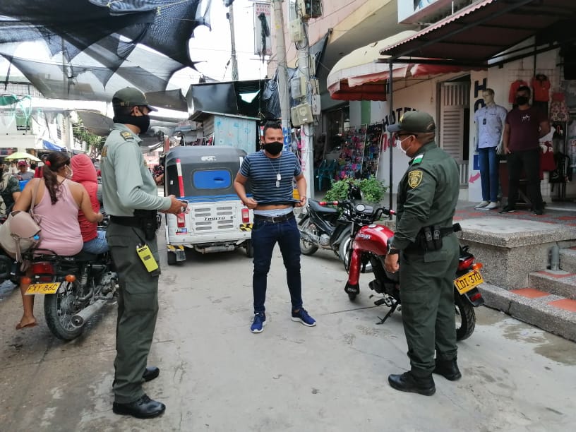 Los policías recorrieron las calles de este importante sector fundanense