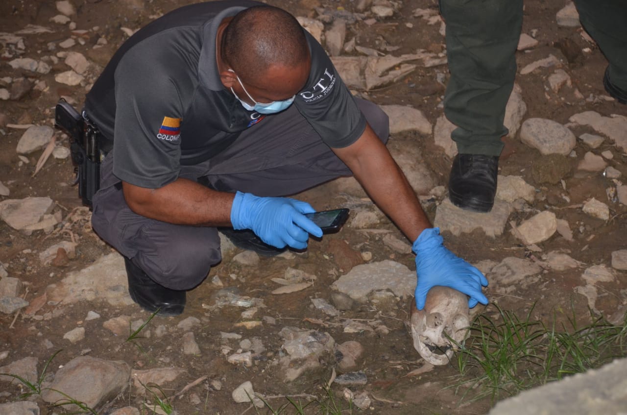 Autoridades inspeccionaron el cráneo y lo trasladaron a Medicina Legal para investigar a quién corresponde.