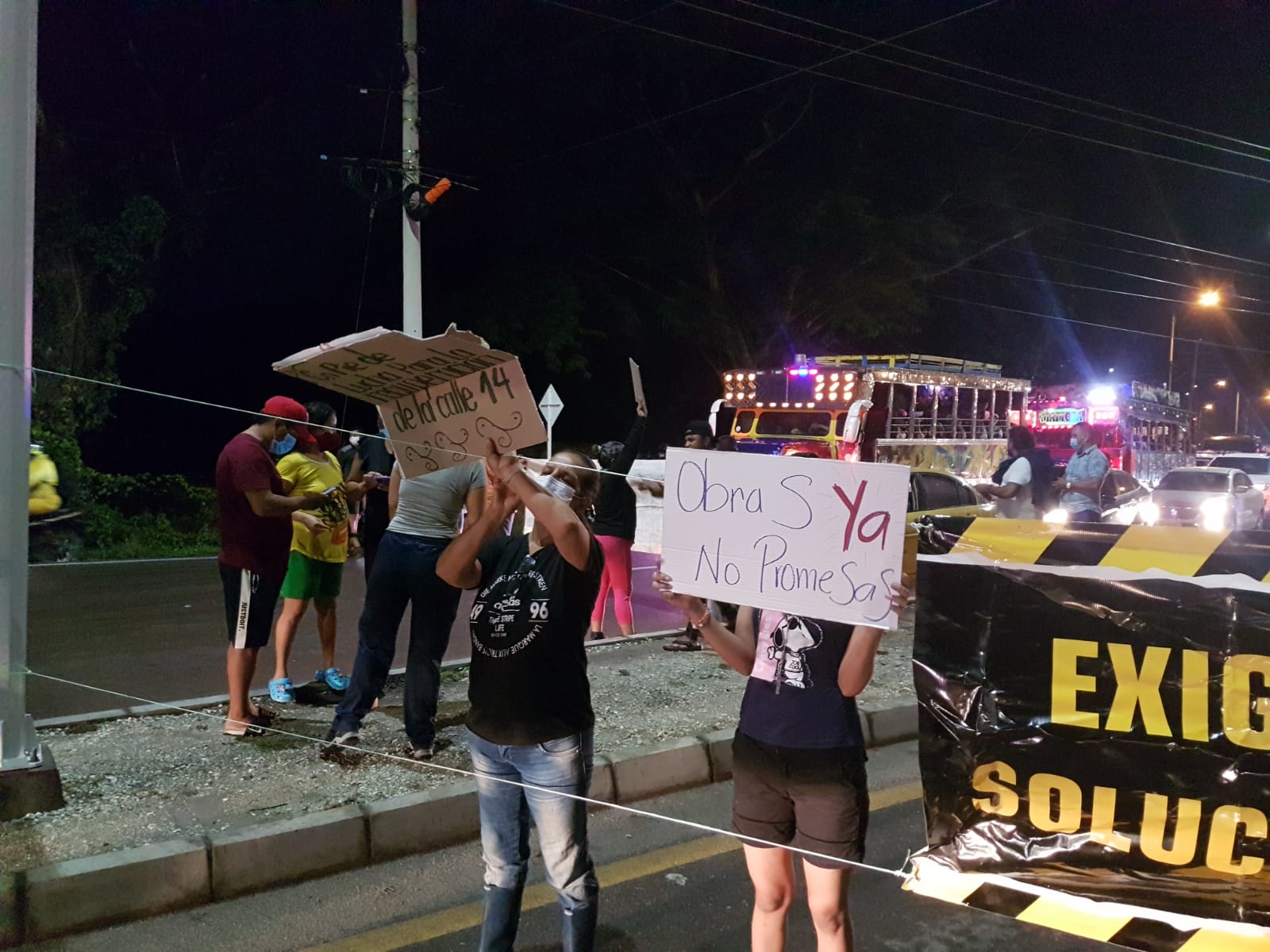 Imágenes del bloqueo en la carrera cuarta de El Rodadero.