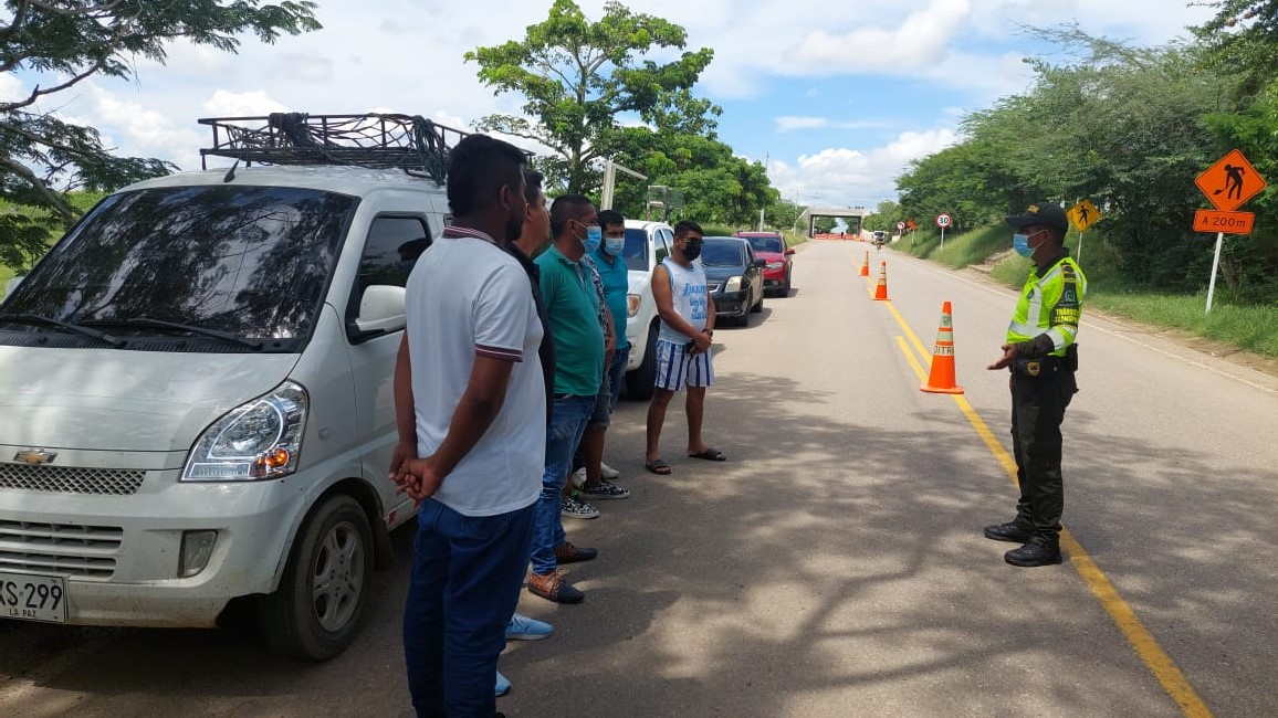 Controles de las autoridades en carreteras.