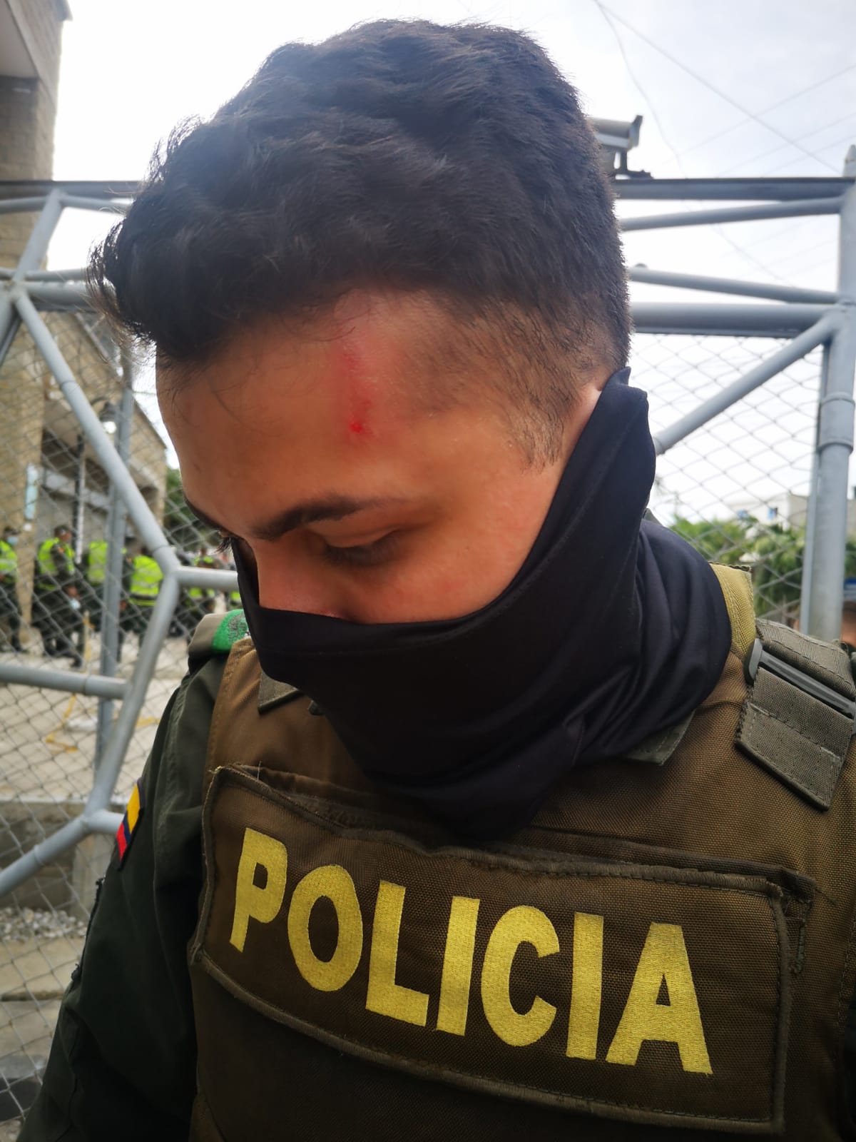 Policía lesionado.