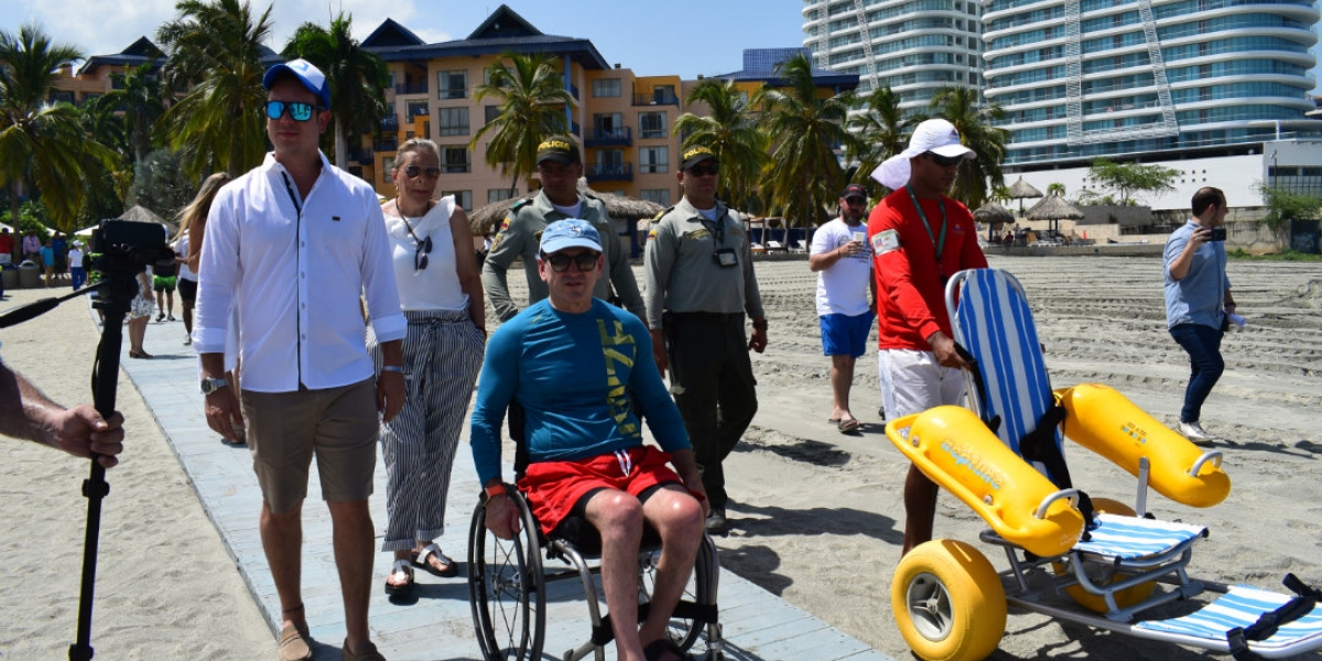 Imagen de archivo de la zona de acceso a la playa para personas en condición de discapacidad.