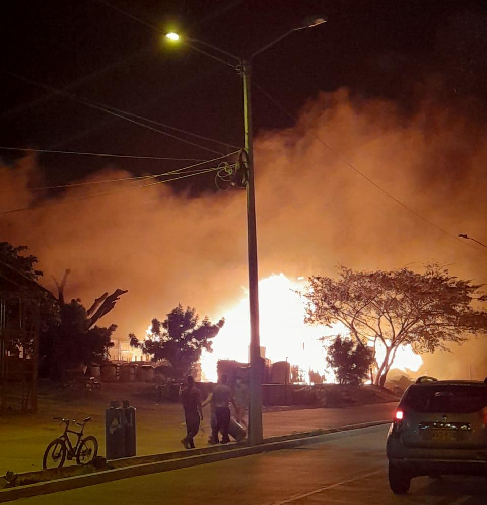 Incendio en el sector de bodegas Donado.