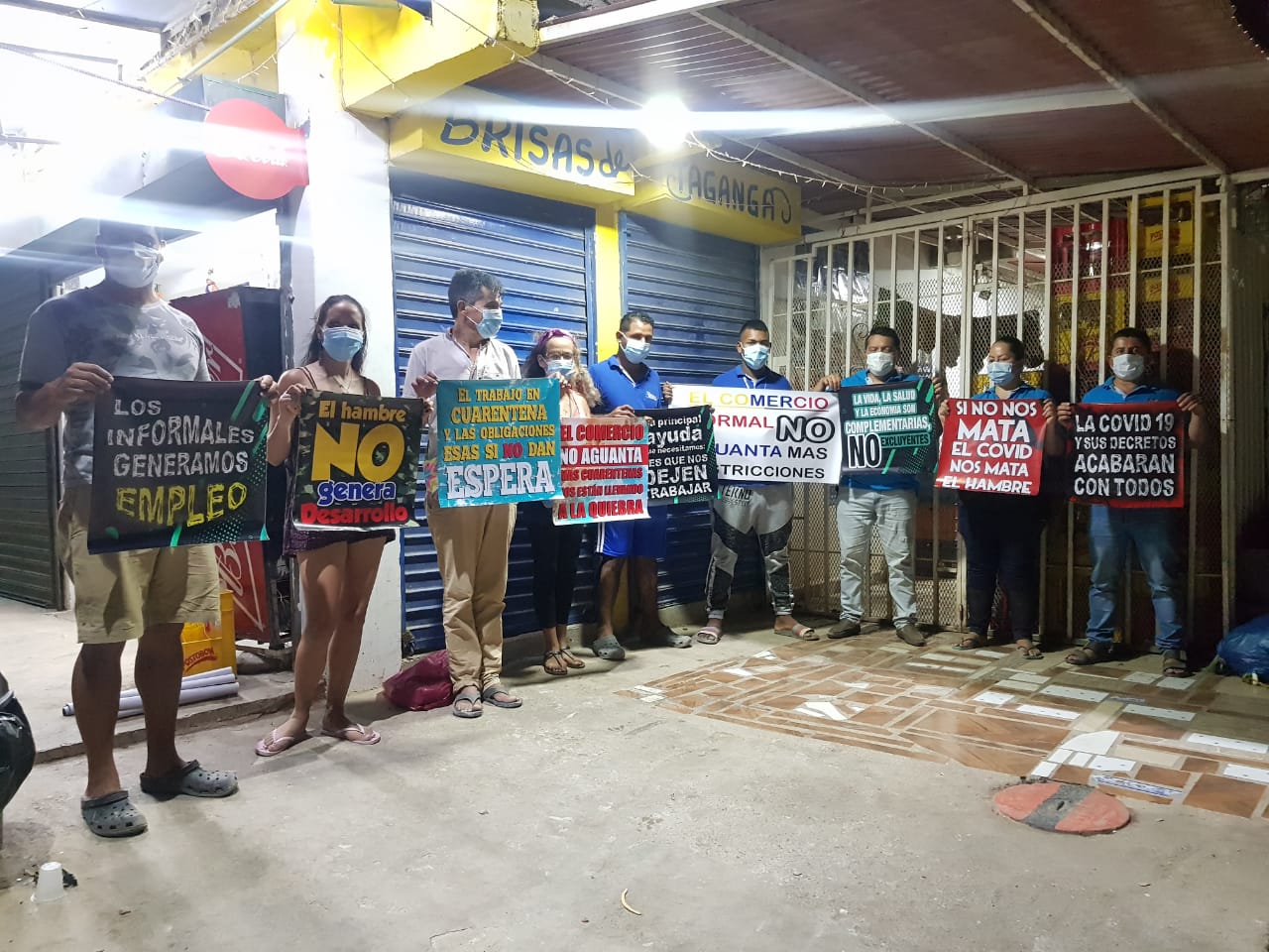 Comerciantes en el Centro Histórico y algunos del Mercado se unieron a la protesta