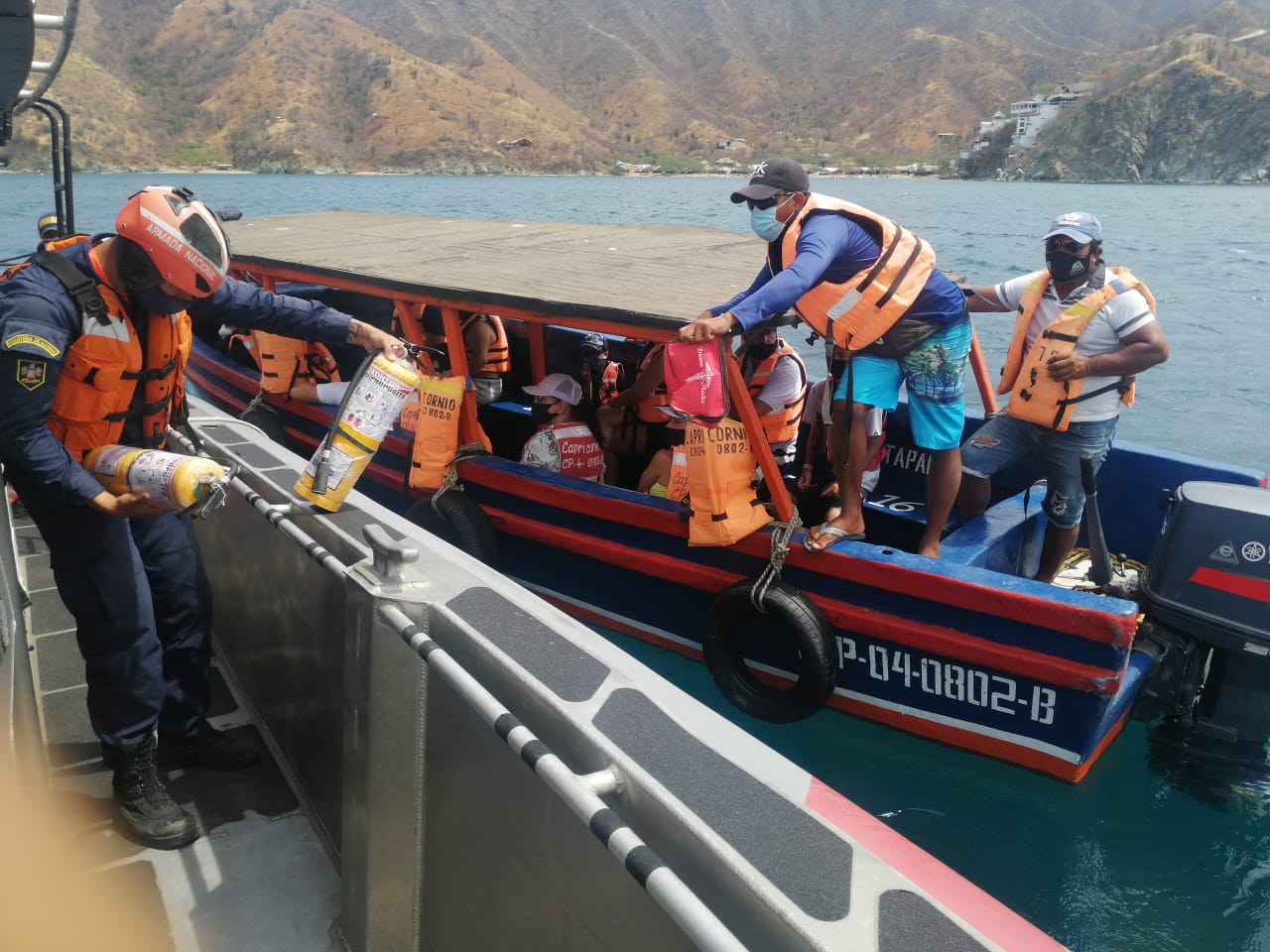 Las unidades de Guardacostas haciendo revisiones rutinarias a las embarcaciones de turistas.