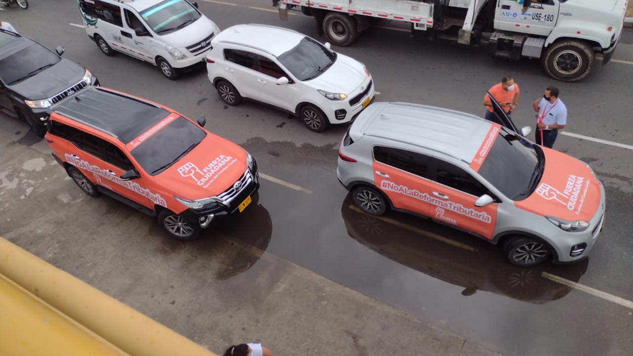 La caravana de los carros también las encabezó Fuerza Ciudadana.