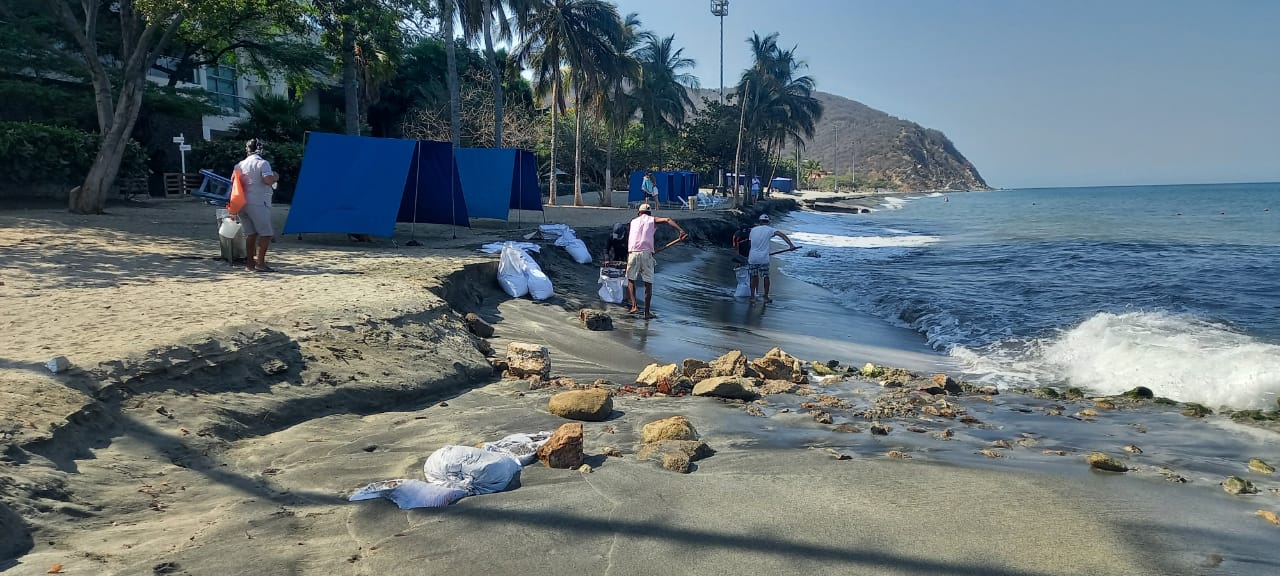 Hasta los carperos y vendedores ambulantes se han sumado a estas obras.