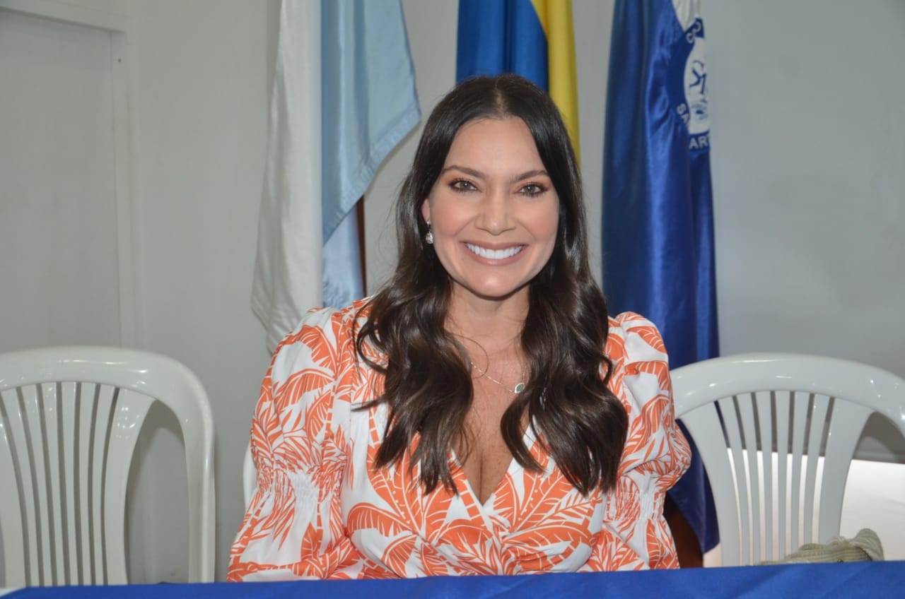 La presentadora Jessica de la Peña participó en el Foro con los estudiantes de Santa Marta.