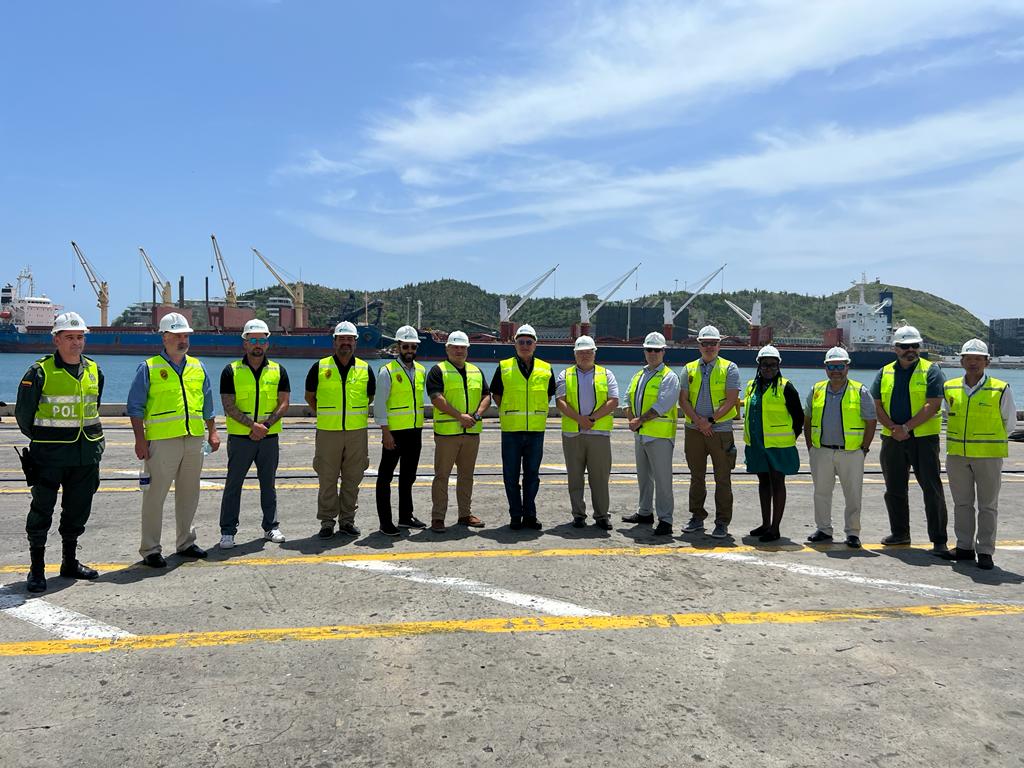 Visita de delegados estadounidenses para revisar los estándares de seguridad del puerto.