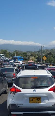 Trancones en el Puente del Once de Noviembre