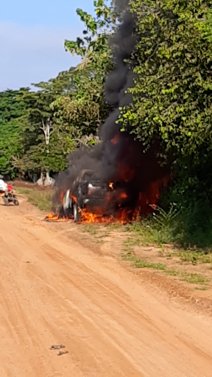 Vehículo incinerado 