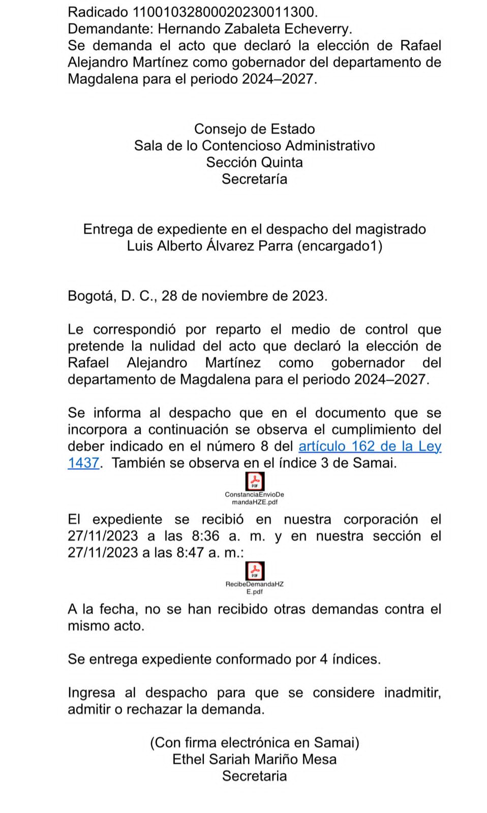 Entrega de expediente a magistrado del Consejo de Estado