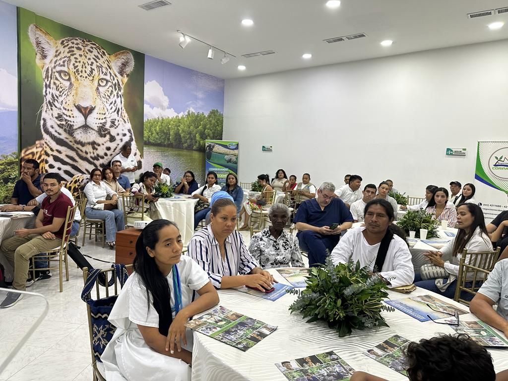 Entrega del reconocimiento.