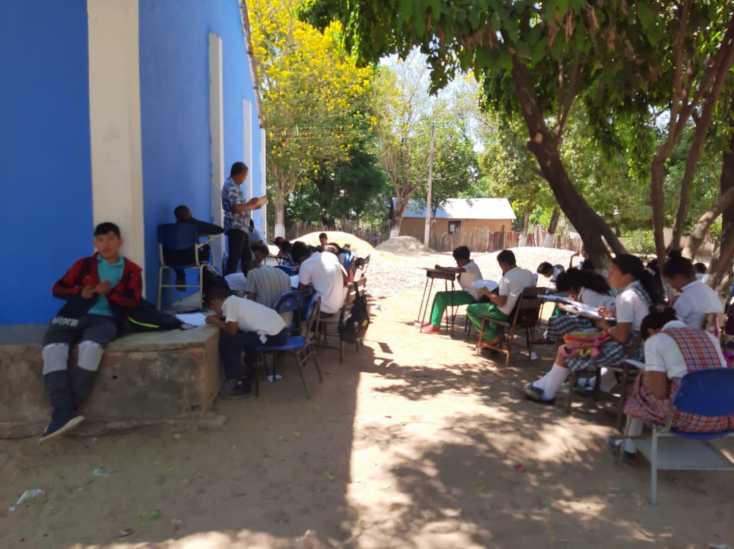 Los estudiantes deben dar clases en otros lugares del corregimiento. 
