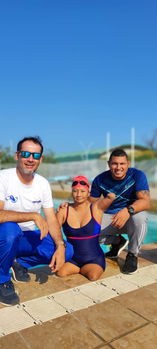 Virgelina Contreras con sus entrenadores, Gilberto y Abel