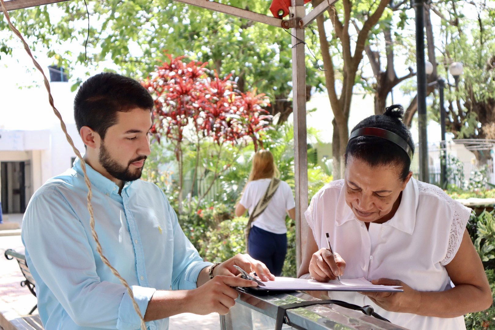 Desde hace varios meses, el empresario y abogado viene recogiendo firmas para su candidatura.