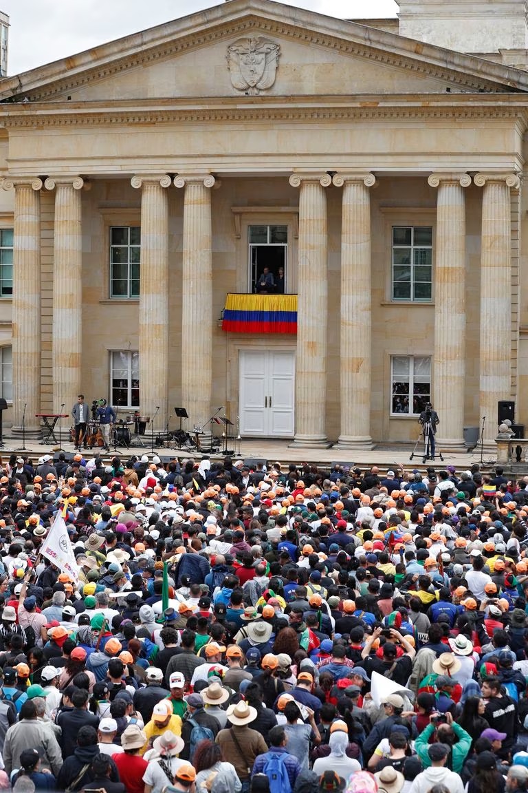 Presidente de la República Gustavo Petro desde el balcón.