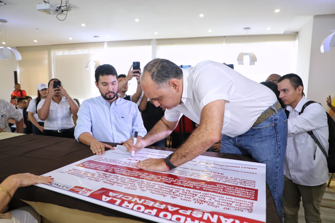 Firma del acuerdo programático