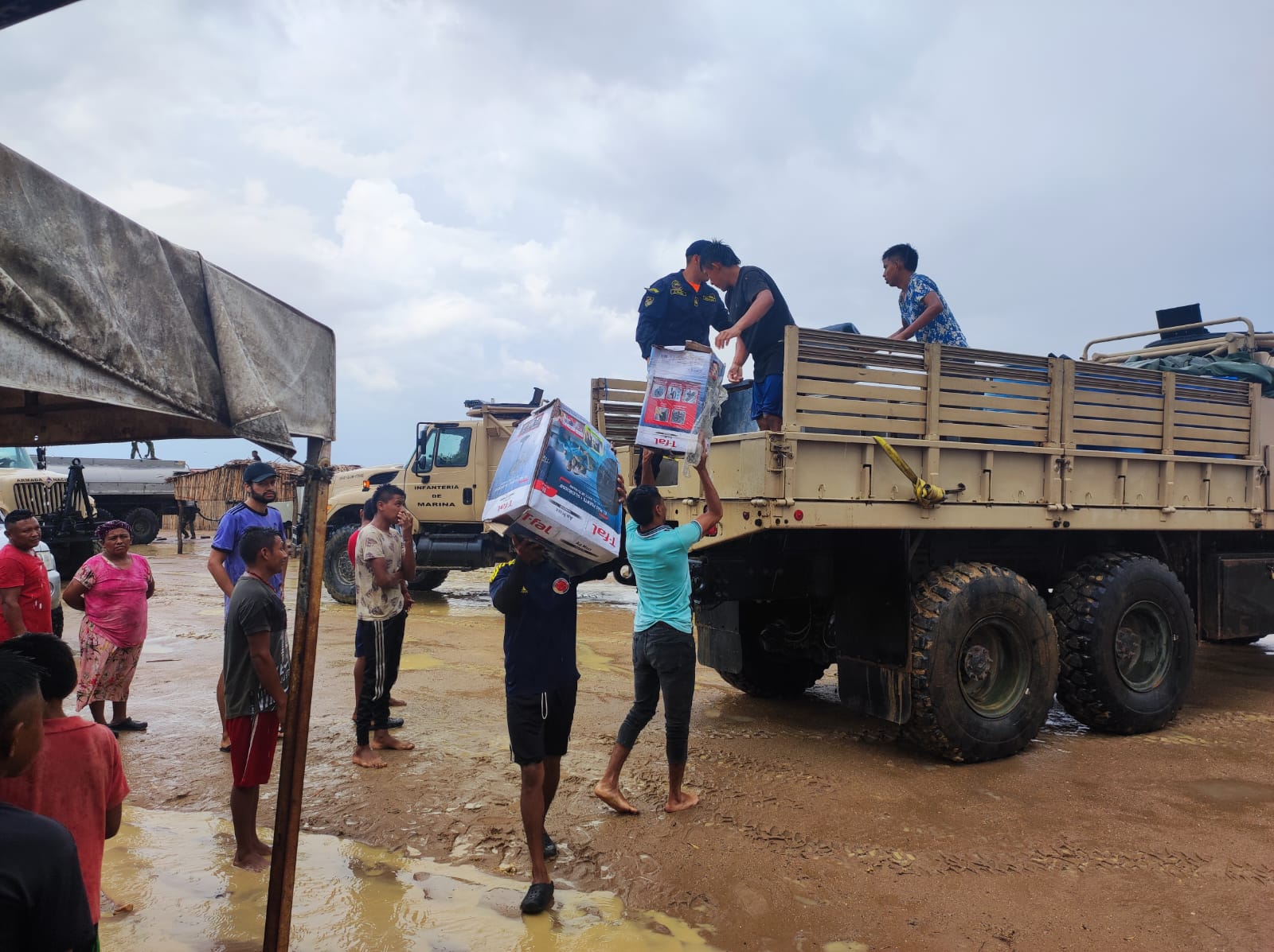 Donaciones de alimentos, medicamentos, electrodomésticos, ropa. 