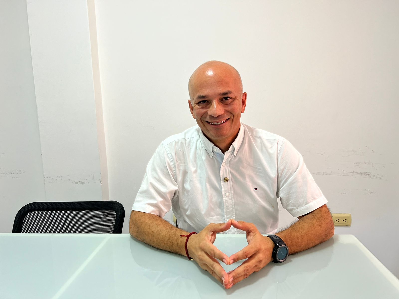 Linero Cueto ha laborado como docente catedrático en la Universidad del Magdalena. 