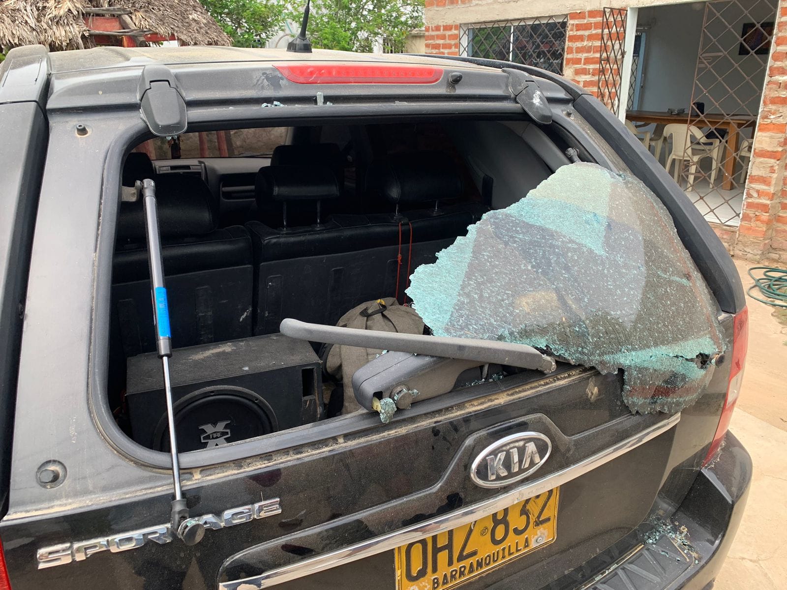 Así quedó el carro del concejal Francisco Redondo.