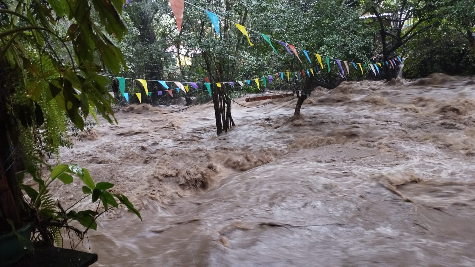 Creciente del río en Minca.