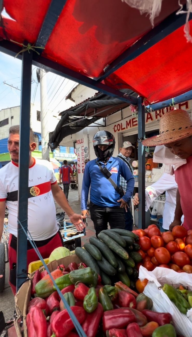 Clientes y vendedores se quejan por el encarecimiento de los productos.