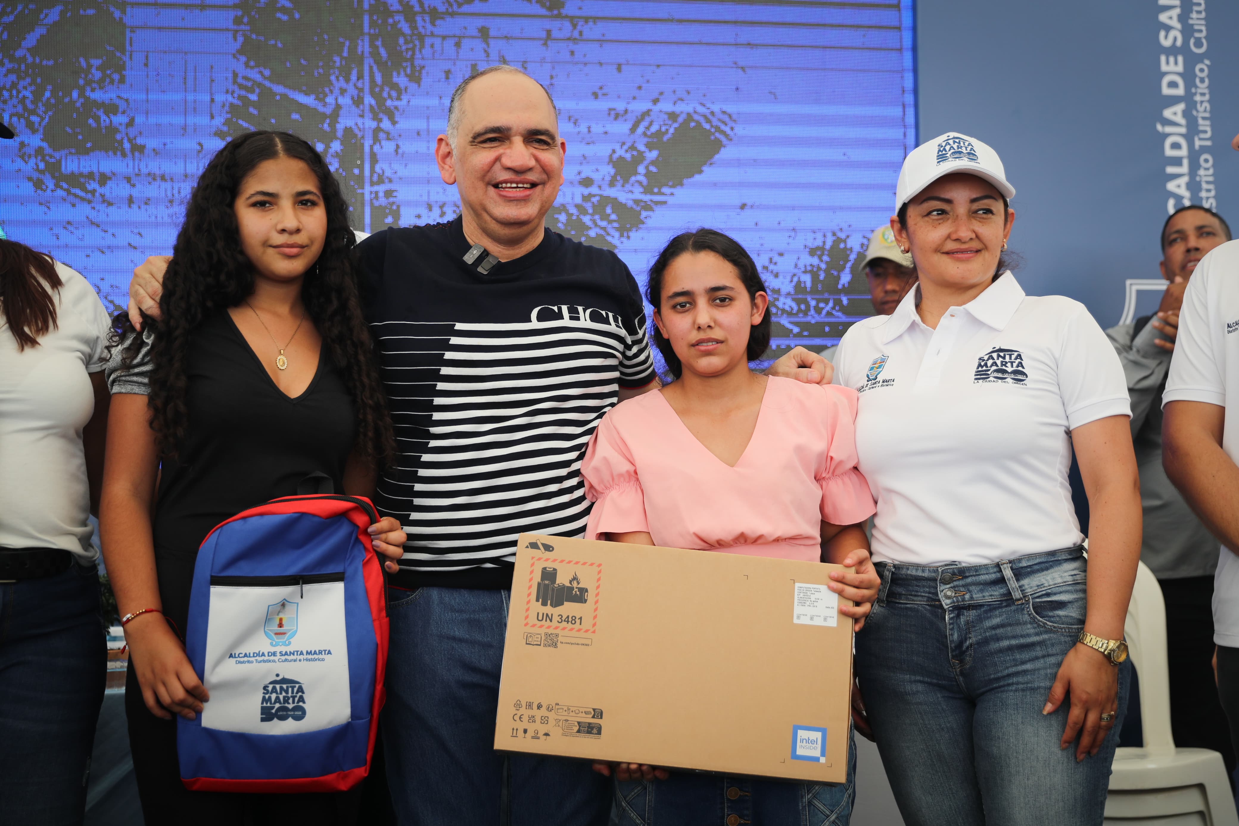 Entrega de incentivos educativos para jóvenes