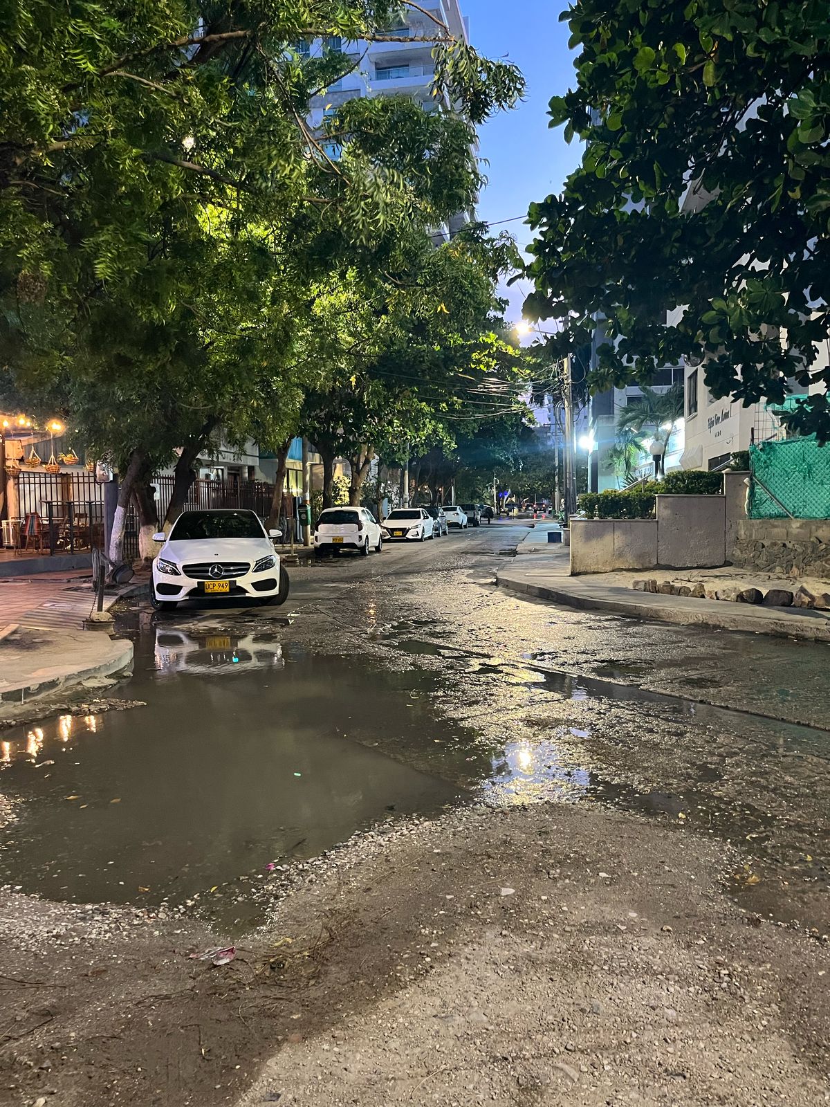 Rebosamiento de aguas negras en Los Cocos