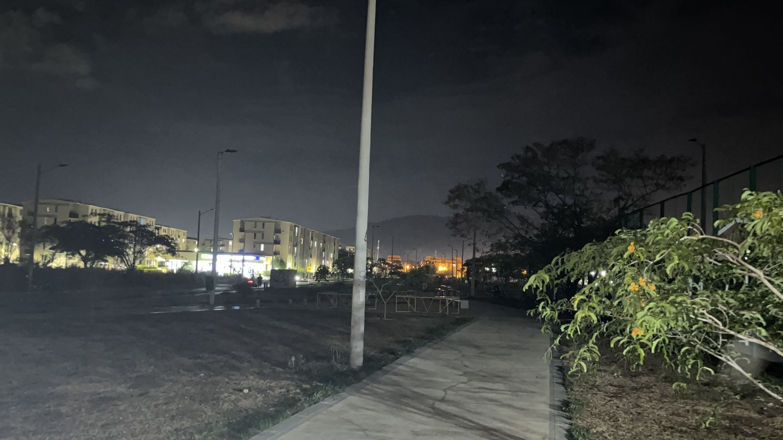 Daños en las luminarias del sector