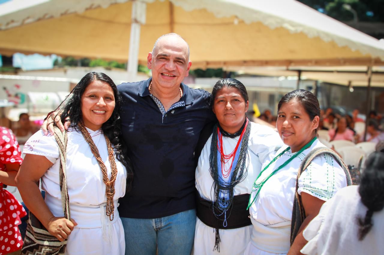 Alcaldía entrega capital semilla a 180 mujeres víctimas del conflicto en Guachaca