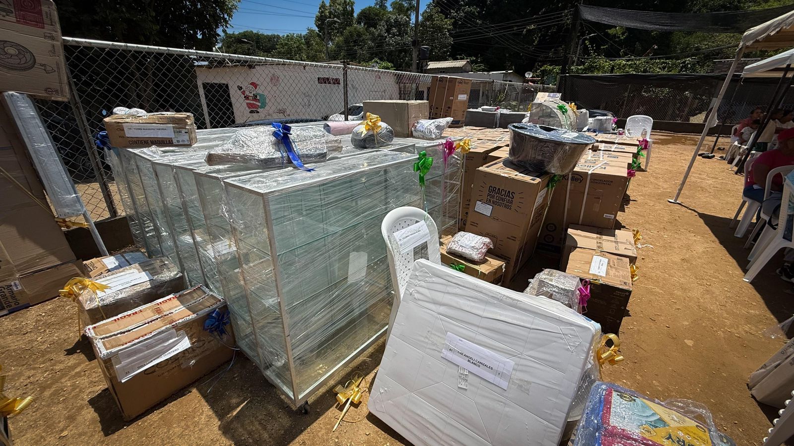 Alcaldía entrega capital semilla a 180 mujeres víctimas del conflicto en Guachaca