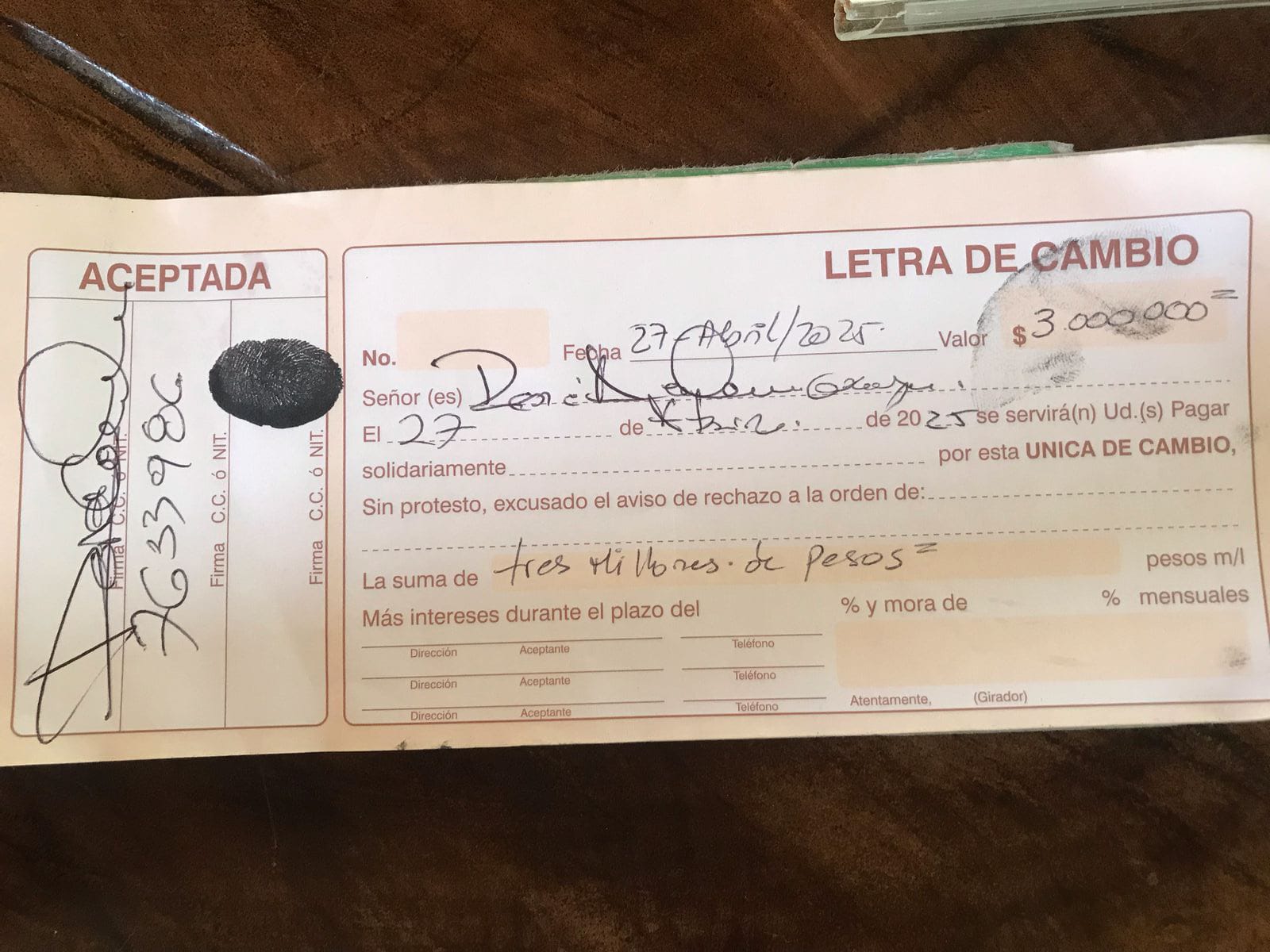 Esta es la letra de cambio que firmó René Molina