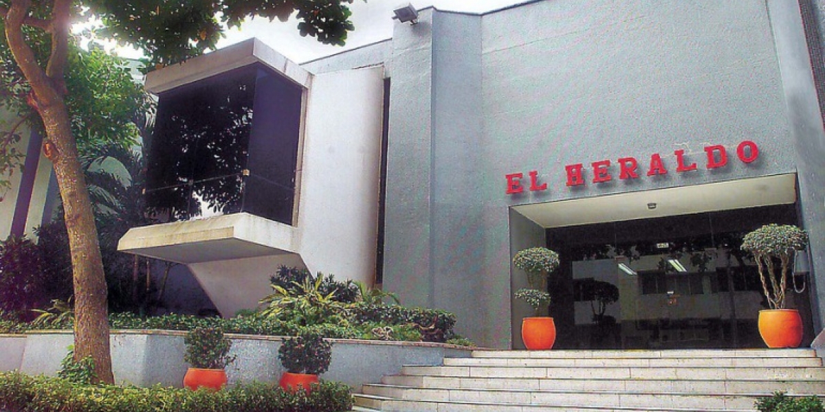 Caracol Radio El escándalo de los Panama Papers involucra al diario El Heraldo, de Barranquilla.