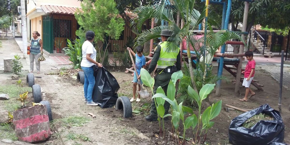 Policía Metropolitana de Santa Marta, desarrollando la iniciativa 'Recupera tu parque'