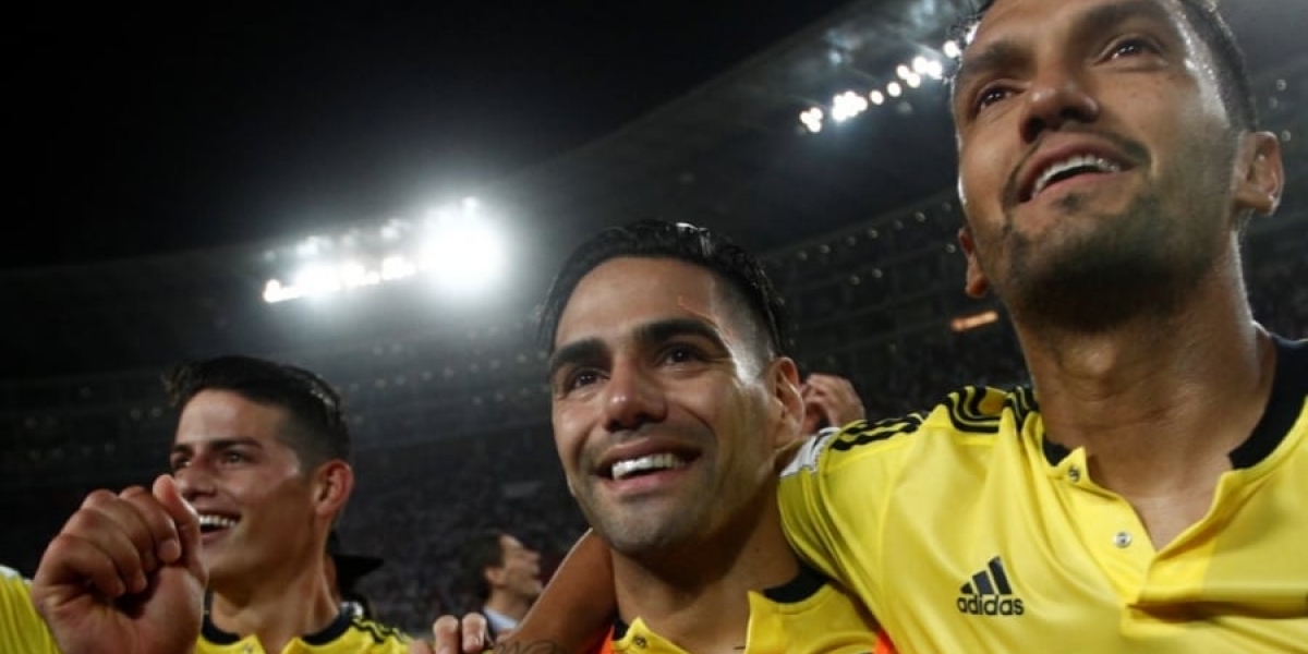 Jugadores colombianos celebrando el pase al Mundial