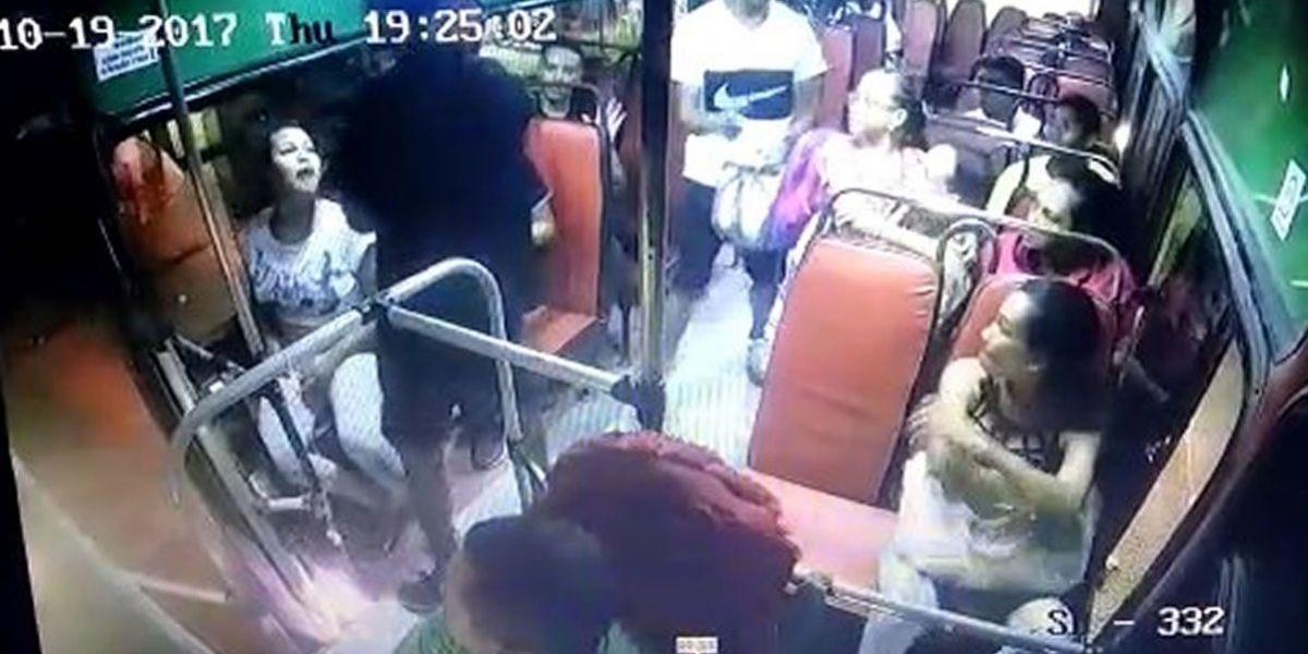 En el video de una cámara de seguridad de un bus de Sobusa atracado en el corregimiento de La Playa.