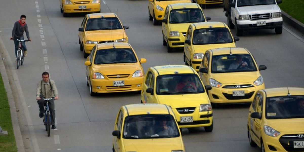 Ahora en Bogotá los taxistas trabajarán con una plataforma tecnológica.