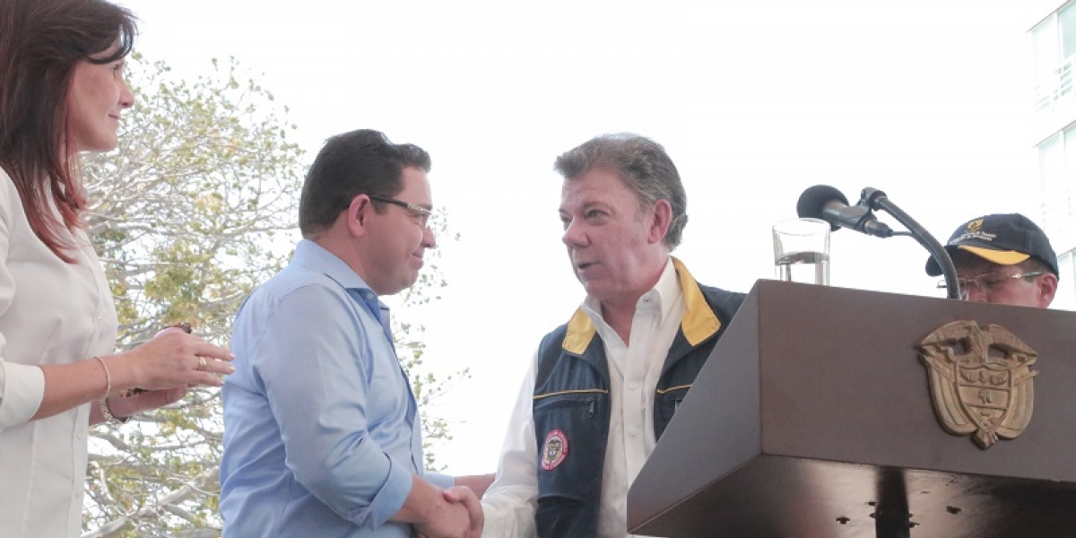 El presidente Santos dará una declaración de prensa después de ver las obras junto a Rafael Martínez.